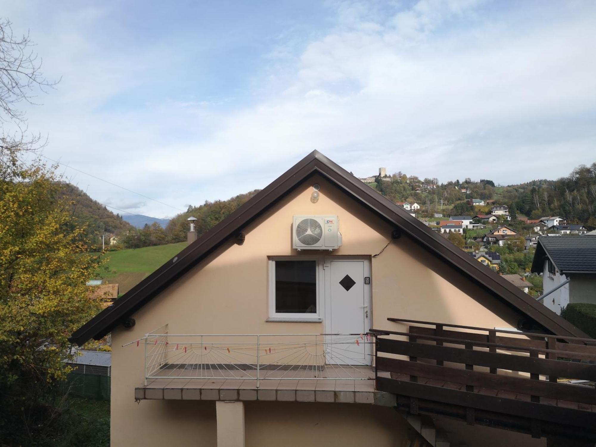 Small House In Целе Экстерьер фото