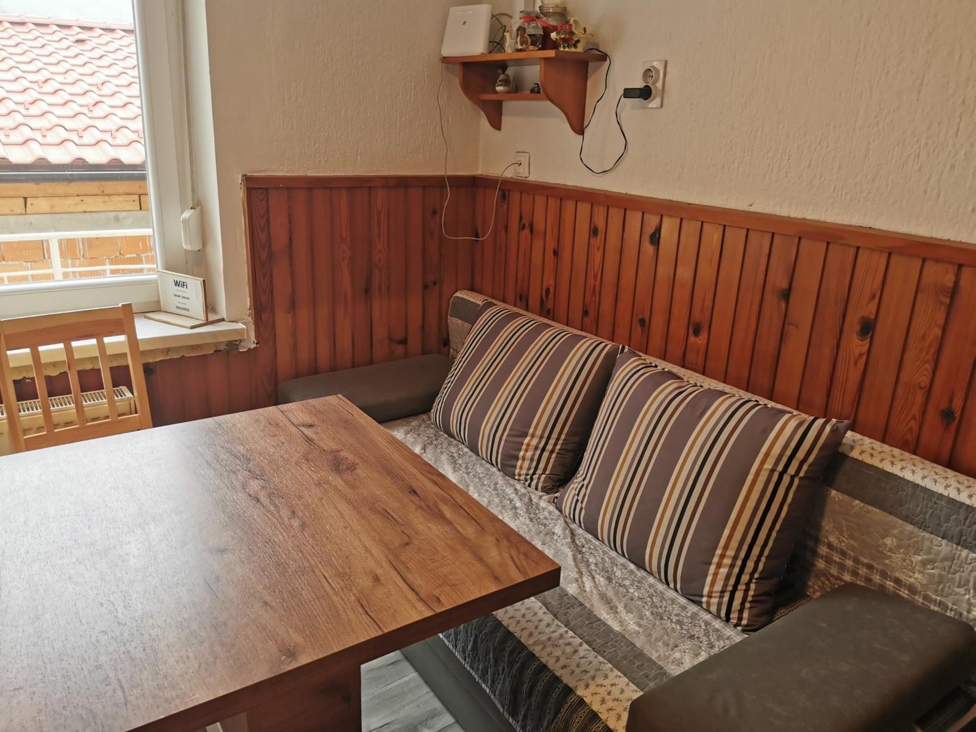 Small House In Целе Экстерьер фото